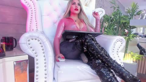 Nicollette Miller online show from 01/04/25, 02:56