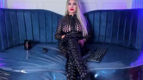 Nicollette Miller online show from 03/04/25, 12:22