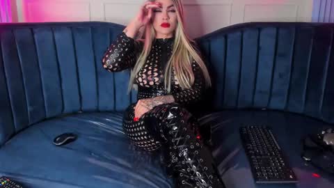 Nicollette Miller online show from 03/04/25, 06:29