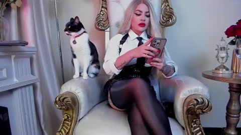 Nicollette Miller online show from 12/03/25, 05:22