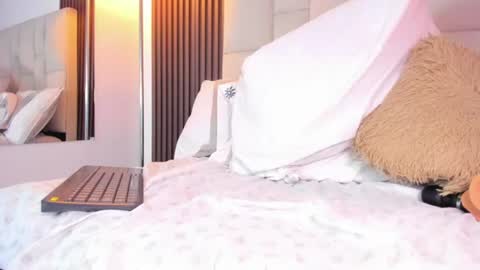 Snapshot of nicolqueen_ chatting on 07/06/26, 03:03 NICOL online show from 07/06/26, 03:03