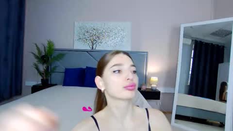 Snapshot of nicolros chatting on 11/08/25, 12:16 NicolRos online show from 11/08/25, 12:16