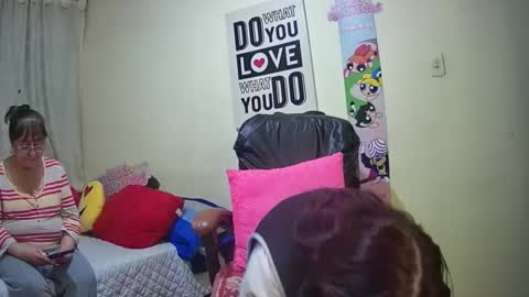 nicoltatiana_ online show from 11/14/25, 01:04