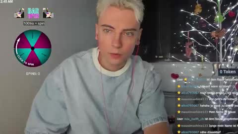 Snapshot of nicoslowmoo chatting on 12/14/25, 01:44 NicoSlowmoo online show from 12/14/25, 01:44