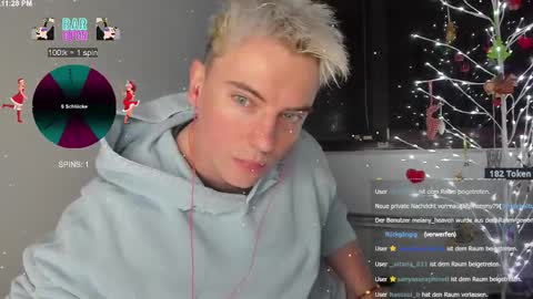 Snapshot of nicoslowmoo chatting on 12/19/25, 10:28 NicoSlowmoo online show from 12/19/25, 10:28