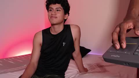 Nico y Mark online show from 11/19/25, 06:57