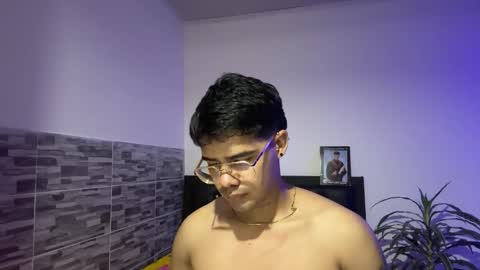 nicvelez22 online show from 03/18/26, 02:37