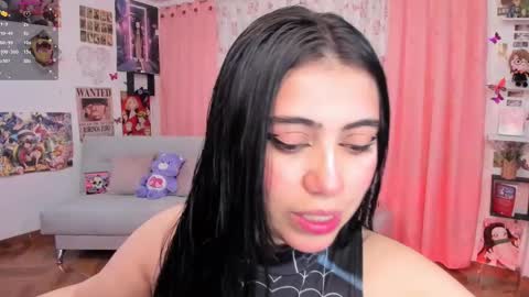 Snapshot of nidrii_07 chatting on 02/13/25, 04:32      900   300   online show from 02/13/25, 04:32