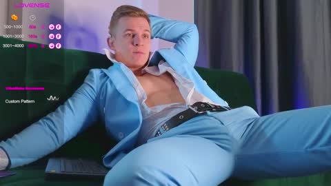 Snapshot of night_wwwolf chatting on 01/08/25, 06:20 Jameson online show from 01/08/25, 06:20