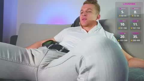 Snapshot of night_wwwolf chatting on 10/11/25, 05:17 Jameson online show from 10/11/25, 05:17