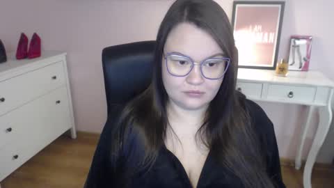 Snapshot of nightholly chatting on 02/10/26, 05:33 Holly online show from 02/10/26, 05:33