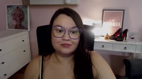 Snapshot of nightholly chatting on 02/20/26, 06:48 Holly online show from 02/20/26, 06:48