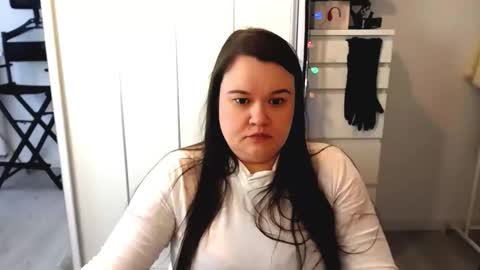 Snapshot of nightholly chatting on 02/24/26, 08:34 Holly online show from 02/24/26, 08:34