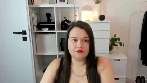 Snapshot of nightholly chatting on 02/25/26, 07:07 Holly online show from 02/25/26, 07:07