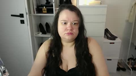 Holly online show from 03/29/26, 06:35