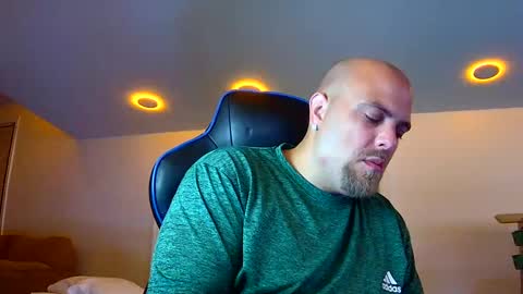 Snapshot of nightlifecouple chatting on 09/09/25, 02:11 nightlifecouple online show from 09/09/25, 02:11