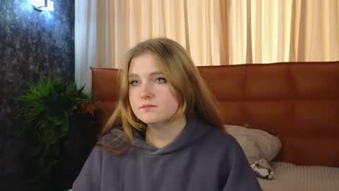 Azalea online show from 11/25/25, 07:30