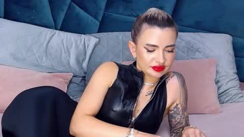 Iris online show from 11/18/25, 09:58