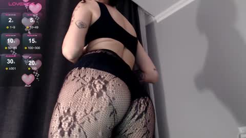 Snapshot of niia_osaki chatting on 01/20/25, 02:25 Niia online show from 01/20/25, 02:25