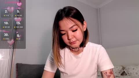 Snapshot of niia_osaki chatting on 10/24/25, 03:19 Niia online show from 10/24/25, 03:19