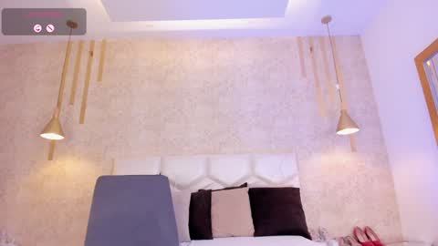 Snapshot of niiamoore_ chatting on 01/17/25, 08:11 NiiaMoore online show from 01/17/25, 08:11