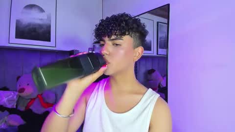 Snapshot of niick_twink chatting on 10/20/25, 08:09 niick_twink online show from 10/20/25, 08:09