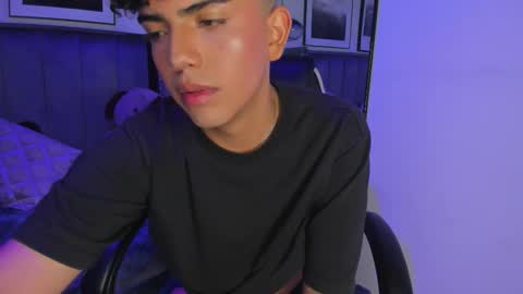 Snapshot of niick_twink chatting on 10/31/25, 06:53 niick_twink online show from 10/31/25, 06:53