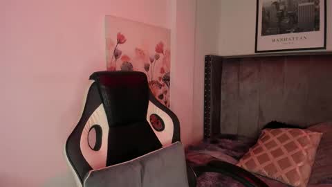 Snapshot of niick_twink chatting on 12/15/25, 08:02 niick_twink online show from 12/15/25, 08:02