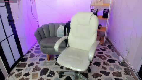 Anni online show from 09/25/25, 01:15