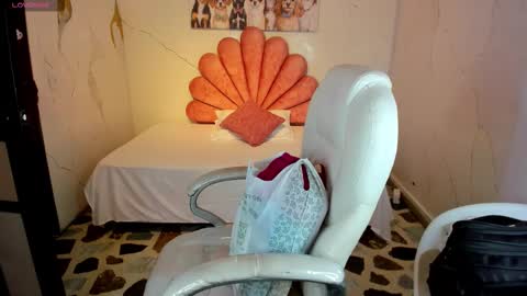 Anni online show from 12/19/25, 05:09