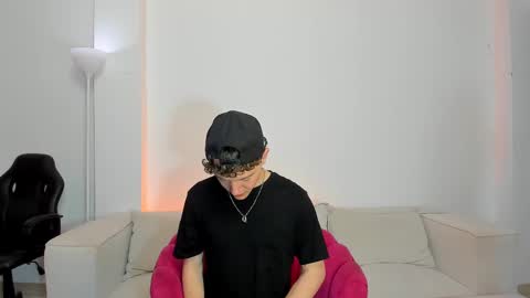 Snapshot of niico_18 chatting on 02/28/25, 09:15 Nicolas Mucci online show from 02/28/25, 09:15