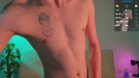 Snapshot of niico_18 chatting on 10/21/25, 12:17 Nicolas Mucci online show from 10/21/25, 12:17