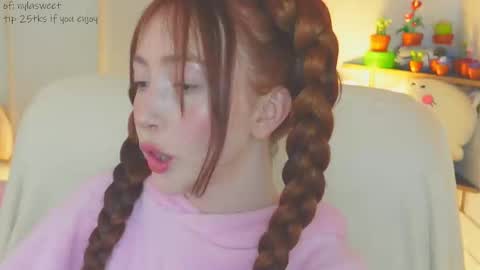 Snapshot of niilaa chatting on 02/13/25, 05:33 of Nylasweet online show from 02/13/25, 05:33