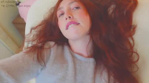 Snapshot of niilaa chatting on 02/14/25, 08:05 of Nylasweet online show from 02/14/25, 08:05