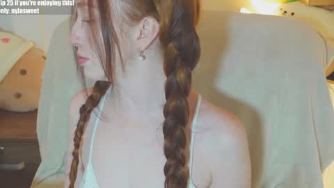 Snapshot of niilaa chatting on 09/29/25, 07:40 of Nylasweet online show from 09/29/25, 07:40