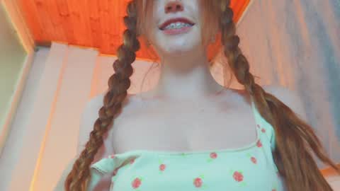 Snapshot of niilaa chatting on 11/14/25, 05:55 of Nylasweet online show from 11/14/25, 05:55