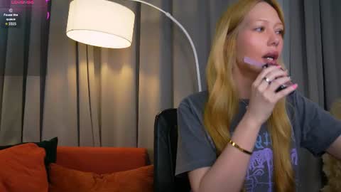 Snapshot of nika_dream_ chatting on 06/11/26, 12:32 LIana online show from 06/11/26, 12:32