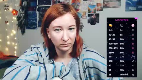 Snapshot of nika_fuchs chatting on 12/19/25, 04:19 Nika online show from 12/19/25, 04:19