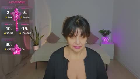 Snapshot of nika_light chatting on 12/14/25, 02:33 Nika light online show from 12/14/25, 02:33