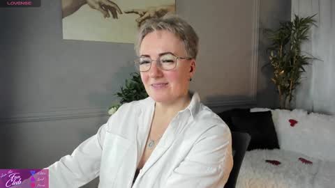 Nika online show from 02/14/25, 11:42