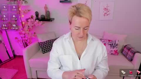 Nika online show from 10/19/25, 05:19