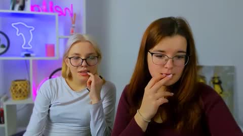 Snapshot of nika_still chatting on 12/18/25, 09:59 Little Angel online show from 12/18/25, 09:59