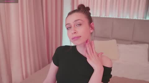 Snapshot of nikaletta chatting on 05/01/26, 01:05 Nika online show from 05/01/26, 01:05
