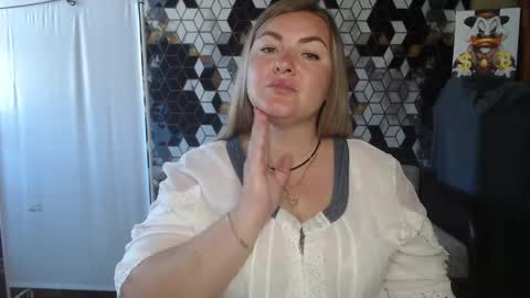 Snapshot of nikaskylink chatting on 06/08/26, 05:52 Nika online show from 06/08/26, 05:52