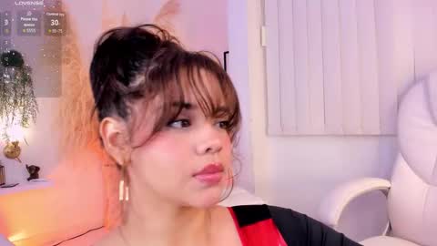 Snapshot of nikavelvet chatting on 10/28/25, 12:14 NIKA online show from 10/28/25, 12:14