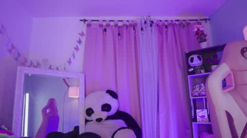 Snapshot of nikerly_hot chatting on 05/22/26, 11:38 NIKERLY online show from 05/22/26, 11:38