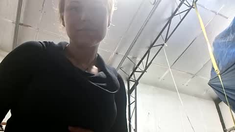 Snapshot of nikhannah chatting on 11/02/25, 01:57 nikhannah online show from 11/02/25, 01:57