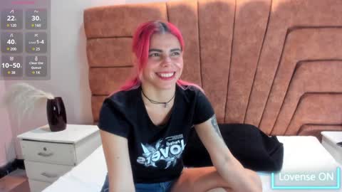 Snapshot of niki_santana chatting on 01/25/25, 04:34 niki online show from 01/25/25, 04:34