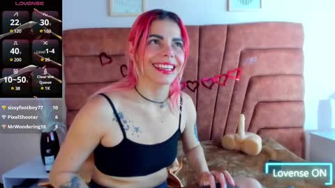 Snapshot of niki_santana chatting on 02/15/25, 04:25 niki online show from 02/15/25, 04:25