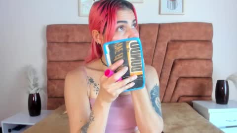 Snapshot of niki_santana chatting on 02/19/25, 04:01 niki online show from 02/19/25, 04:01